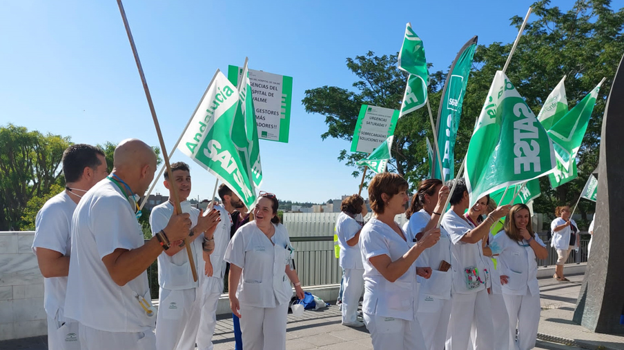 Protesta de SATSE en Hospital de Valme